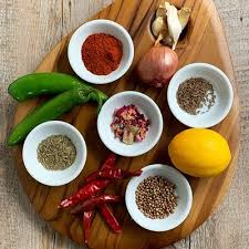 Se poate folosi la condimentarea diferitelor preparate culinare precum: Harissa Condimentul In Flacari