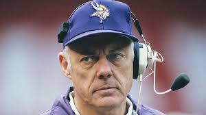 Bud Grant's short sleeves in Jan. still cause stir