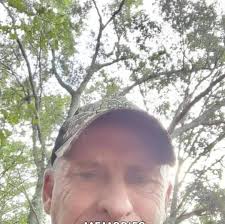 Does anybody have an empty box for 2 12s subwoofers?