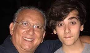 Maybe you would like to learn more about one of these? Filho De Galvao Bueno Se Lanca Como Cantor Em Clipe Ostentacao Porto Alegre 24 Horas