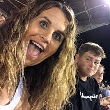 Mindy Williams's Instagram, Twitter & Facebook