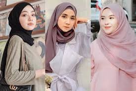 31 gambar animasi wanita berhijab lucu di 2020 kartun animasi. Inspirasi Ootd Hijab Pakai Masker Saat Belanja Ala Selebgram Hijaber Semua Halaman Stylo