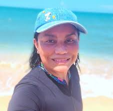 Hoy cumplo 50 años, no tengo marido, ni hijos, ni familia, y el pastel lo  hice yo misma.