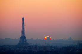 La calculatrice calcule le temps du lever et du coucher du soleil dans les villes sélectionnées à travers le monde. Lever De Soleil Sur Paris Mecanismes D Histoires