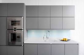 white grey kitchen ideas with high cabinet plus microwave oven and grey base cabinet white countertop wit deco cuisine grise cuisine contemporaine cuisine gris