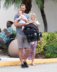 Elin nordegren to have child with nfl star jordan cameron. Tiger Woods Ex Elin Nordegren And Baby Daddy Jordan Cameron Look Thrilled After Changing Baby S Name To Arthur