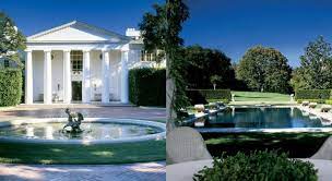 Hundreds of migrant workers sleep outside jeff bezos' new $100m nyc penthouse demanding world's richest man pay more tax. Jeff Bezos Snaps Up California S Most Expensive House In History