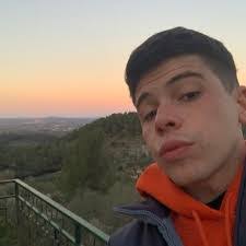 Marta Robledo's Instagram, Twitter & Facebook