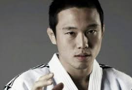 이날 왕기춘 전 유도 국가대표 선수가 미성년자 성폭행 혐의로 구속 기소되면서 화두에 올랐다. ì„ ìƒë‹˜ì´ ê¿ˆ ì´ë¼ë˜ ì™•ê¸°ì¶˜ 6ë…„ ì§•ì—­í˜• ì„ ê³ ë°›ì•„