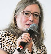 FEIERSTUNDE ÜBER DEN DÄCHERN BERLINS