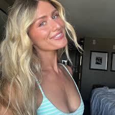 Update! 👙🐕💘🏡👯‍♀️✨🤳⛵️🌴