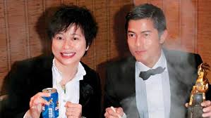 Acteur et chanteur hongkongais (fr); é™ªä¼´éƒ­å¤©çŽ‹30 å¹´éƒ­å¯ŒåŸŽå¥³ç»çºªäººç½•è§éœ²é¢ å¨±ä¹æ—¶å°š