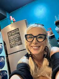 Can I reuse mini loaf pans in my cafe in Mexico?