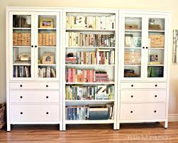 Ikea Hemnes Bookcase With Colour Coordinated Books In Family Room Ikea Zuhause Ikea Wohnzimmer Hemnes Bucherregal