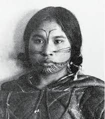 File:Tattooed Netsilik woman, by photographer Albert Peter Low.png