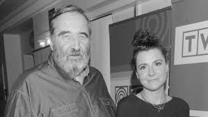 Wiadomość o jego śmierci ukazała się najpierw na profilu jana hartmana. V1996hb2 Izhbm