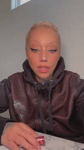 The Bomb Lip Oil Balm! , This is my new fave lip oil balm! 💋💄, Thank you  @cosmeticgal_mtl , Thank you @clarinsusa @clarinsofficial @clarinscanada ,  #beauty #makeup #lipoil #lipbalm #clarins ...