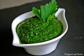 Pelatela patata, ancora calda schiacciatela bene con i rebbi di una forchetta e poi amalgamatela con i tuorli dell'uovo sodo. Salsa Verde Delicata Stagioni Nel Piatto