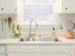 (source) backsplashes do not have to be expensive to be beautiful. 7 Budget Backsplash Projects Diy