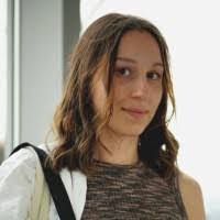 Anna Popp's Instagram, Twitter & Facebook