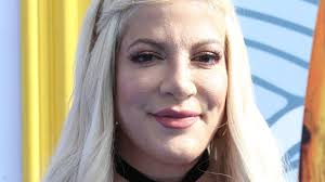 Photo : Tori Spelling avec son mari Dean McDermott et ses enfants Stella  McDermott, Hattie McDermott et Beau McDermott à la soirée Winter Disco à  Los Angeles, le 27 septembre 2019