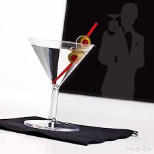 007 S Signature Vodka Martini Shaken Not Stirred Is A Sure Hit With Fellow Bond Lovers Cocktails For Parties James Bond Party Hollywood Party Theme