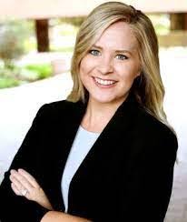 Keri Randall's Instagram, Twitter & Facebook