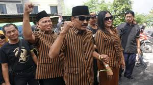 Dari 270 daerah tersebut, sembilan di antaranya merupakan. Pasangan Calon Independen Bajo Daftar Pilkada Ke Kpu Solo Pilkada Liputan6 Com