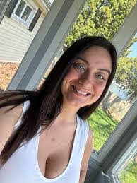 Bethany Muncy's Instagram, Twitter & Facebook