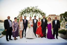 Çarpıcı gelinlikler gelinlik stilleri gelinlikler düğün gelin uzun gelinlikler elbise düğün turkish acting couple, burak ozcivit and fahriye evcen, tied the knot recently, and both the bride and groom. Fahriye Evcen Gelinlik Modeliyle Buyuledi Fahriye Evcen In Gelinligi Hakkinda Detaylar Yasam Guncel Haberler