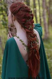 Wunderschone Geflochtene Frisur Braid Haar Modelle In 2020 Mittelalterliche Frisuren Wikinger Frisuren Haar Styling