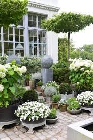 Best Elegant 25 Green And White Garden Ideas That You Need To Rebuild Your Garden Http Goodsgn Com Exquisite Gardens Backyard Landscaping Beautiful Gardens