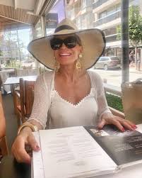 Connie witteman oogst bakken kritiek na optreden in jinek please subscribe de telegraaf was erbij toen connie witteman voor het eerst haar gestolen sieraden terugzag. Connie Witteman Tumblr Blog With Posts Tumbral Com