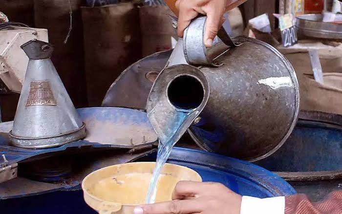 پیٹرول اور ڈیزل کے بعد مٹی کا تیل بھی مہنگا کر دیا گیا
