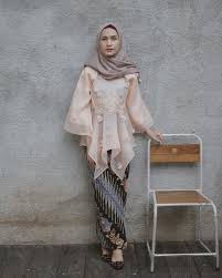 Membuat desain baju sendiri di rumah. 8 Inspirasi Kebaya Organza Yang Bikin Kamu Tampil Anggun Elegan