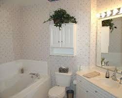 Plastik malzemeden üretilmekte olan ve farklı desen v e modelleri ile birçok kişinin beğenisini kazanan yapışkanlı folyoların sudan etkilenmeme ayrıcalığı her alanda kullanım imkanı sunmaktadır. Sudan Etkilenmeyen Banyo Duvar Kagitlari Decobaz