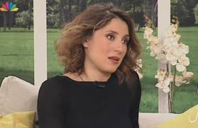 Η «αθυρόστομη γιαγιά της ελληνικής τηλεόρασης» ήταν ευγενέστατη στην πραγματική της ζωή και μιλούσε σε όλους στον πληθυντικό. Eydokia Roymeliwth Dynamiko Comeback Sthn Thleorash Zinapost Gr