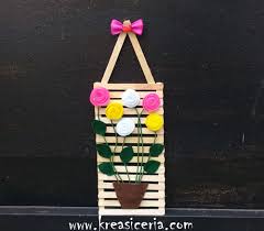 Padahal, memanfaatkan barang bekas bisa menghasilkan sebuah kerajinan tangan dengan nilai jual tinggi lho. Ide Kreatif Membuat Hiasan Dinding Cantik Dari Stik Es Krim