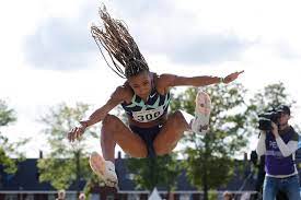 Nafissatou (nafi) thiam (brussel, 19 augustus 1994) is een belgische meerkampster, die in 2016 in rio de janeiro olympisch kampioene op de zevenkamp werd met 6810 punten. Nafi Thiam Blijft Bij Verspringen Ruim Onder Record Tijdens Gazet Van Antwerpen Mobile