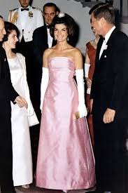 If jackie kennedy is killed, the equivalent of otl 'lady diana cult' emerges. Star Style Der Stil Von Jackie Kennedy Onassis Vogue Germany