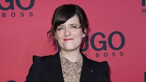 Sarah kuttner im november 2001 wird sarah kuttner in einem bundesweiten casting des musiksenders viva als neue moderatorin ausgewählt. Das Sagt Sarah Kuttner Zum Negerpuppen Skandal Promiflash De