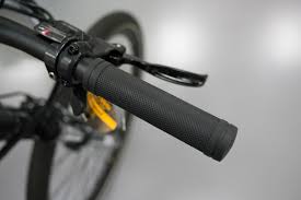 You can remove almost all old grips without any damage using this easy method ! Buyers Guide To Mtb Grips Merlin Cycles Blog