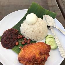 Semua menu tu korang boleh tengok dalam senarai menu yang. Pulut Kuning Ayam Goreng Picture Of Nasi Lemak Saleha Kuala Lumpur Tripadvisor