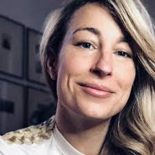 Lo scandalo del cimitero di Sezze: festini sessuali, compravendita di  loculi, furti di fiori rivenduti dal custode nel negozio dell'amante