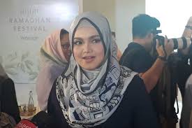 Dia dinobatkan sebagai voice of asia pada tahun 2002 setelah memenangkan gelar grand prix champion pada. Siti Nurhaliza Hamil Anak Pertama Setelah 11 Tahun Menikah