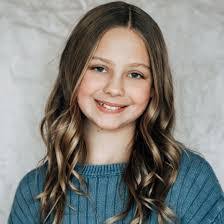 Ariel Peyton's Instagram, Twitter & Facebook