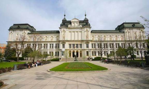 Exterior view of National Gallery Square 500