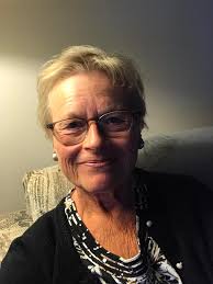 Good morning dull community. My name is Georgie and my favourite things to  do are, drink tea, watch box sets, eat and take naps with my cats.