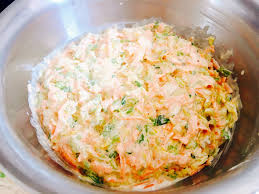 Coleslaw (from the dutch term koolsla meaning 'cabbage salad'), also known as cole slaw, new england salad, or simply slaw, is a side dish consisting primarily of finely shredded raw cabbage with a salad dressing, commonly either vinaigrette or mayonnaise. Coleslaw Amerikanischer Krautsalat Krautsalat Cole Slaw Rezept Amerikanischer Krautsalat
