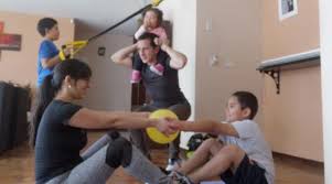 Los adolescentes que participan en actividades recreativas, les puede ocasionar una disminución de peso, de depresión y estrés, así como una mayor los deportes de equipo son una de las formas más populares de actividades recreativas para los adolescentes. Ninos Y Adolescentes Se Activan Con Juegos Y Retos El Comercio